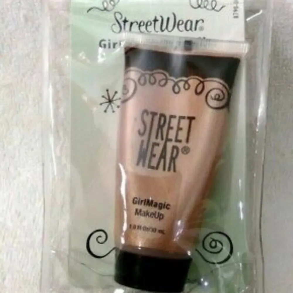 NEW Revlon Street Wear Girl Magic Make-Up LOVEGLAM Magical Glow Face Cheeks Eyes